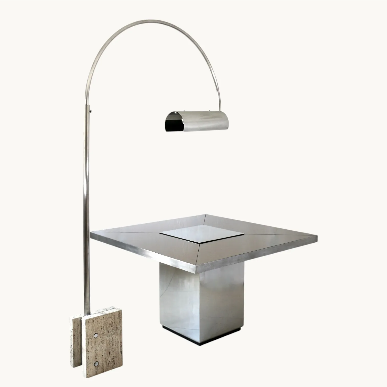 Une table carrée, Italie années 70. image 7